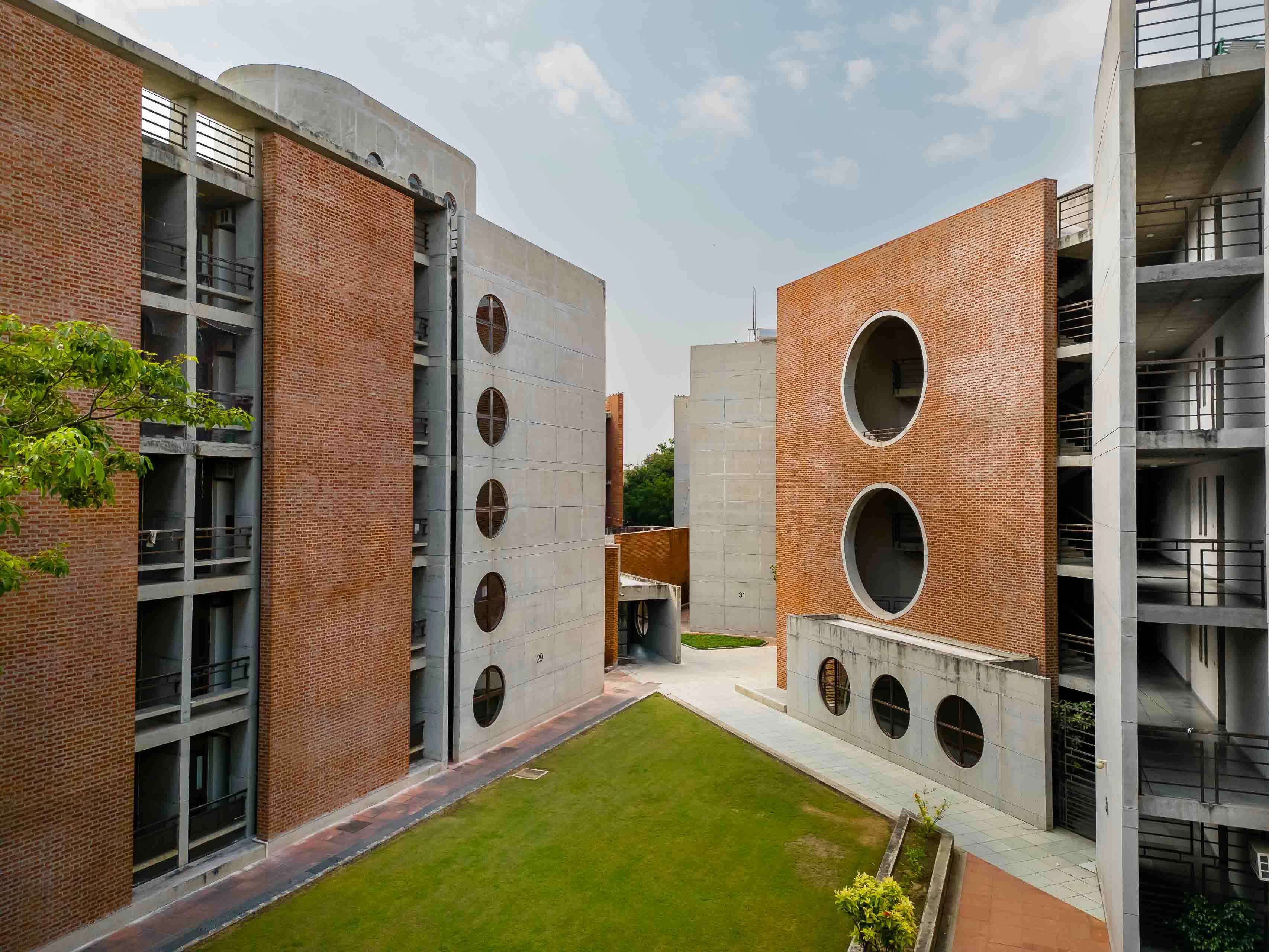 IIM Ahmedabad 2025 PGP: ₹1.1 Crore 2nd Highest Offer, BFSI Leads